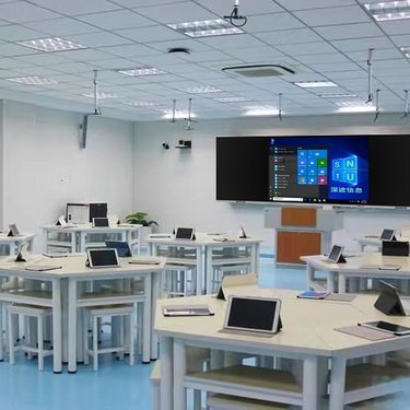 光能黑板 網絡科技領域中的創(chuàng)新技術開發(fā)